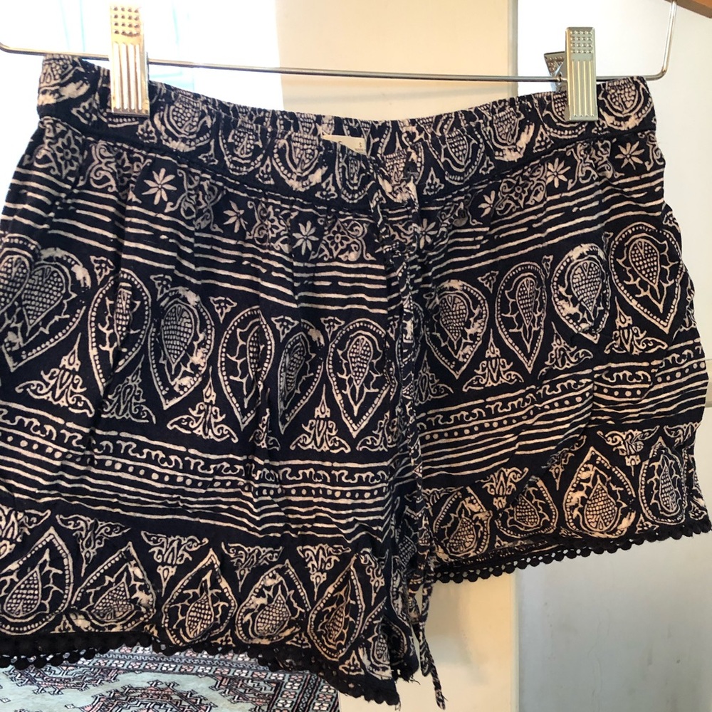 Hollister soft & flowy shorts